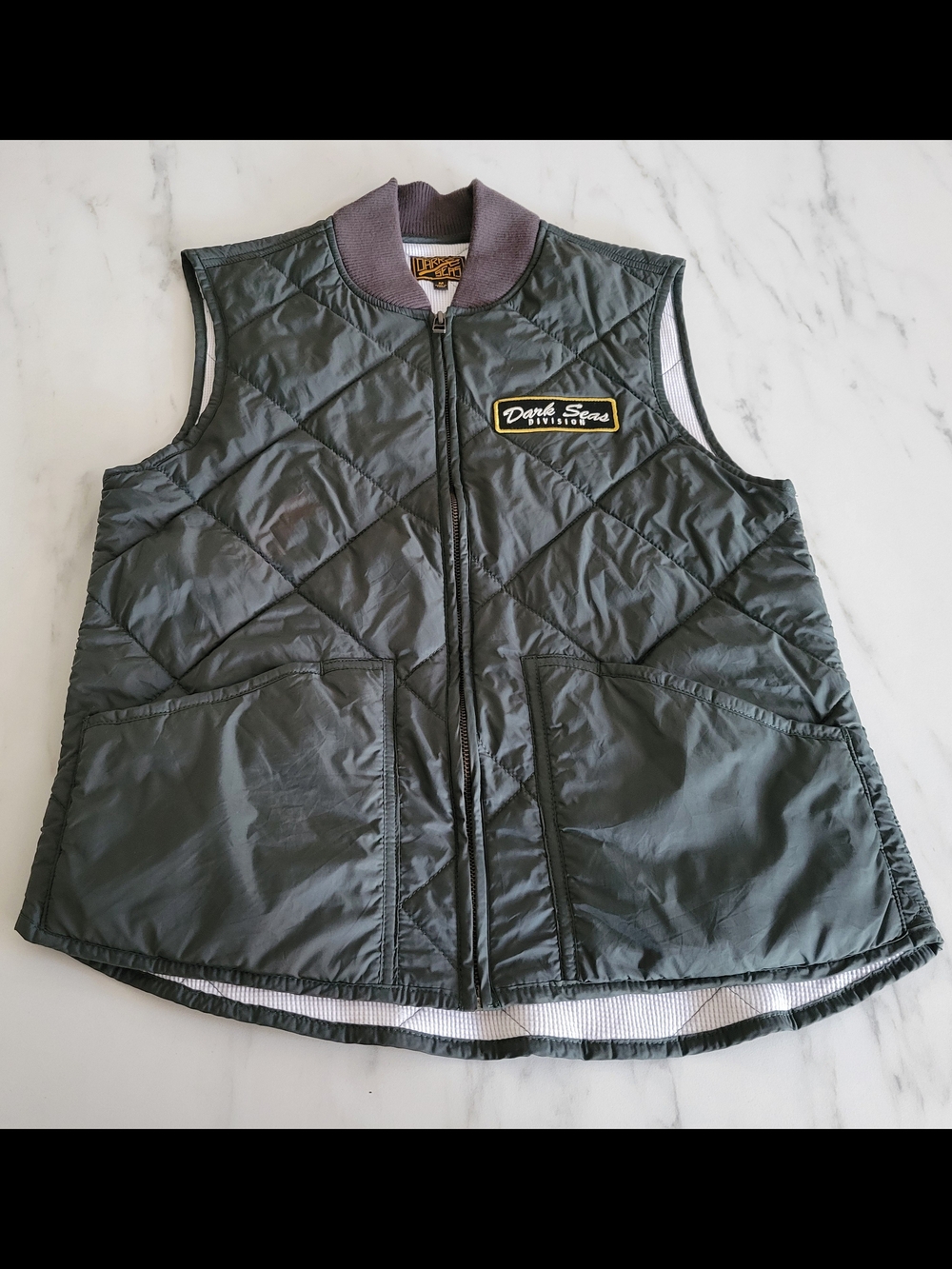 Dark Seas Division Ramon Quilted Vest Mens Size M Olive Green Insulated Grt Cond
